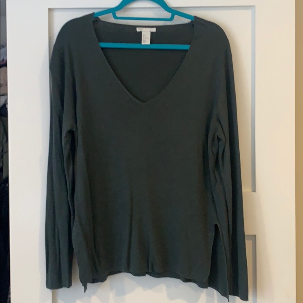 Forest green light v-neck sweater